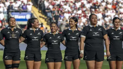 Black Ferns take world champions to the wire at Twickenham