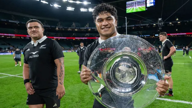 Wallace Sititi Crowned World Rugby Breakthrough Player of the Year ...