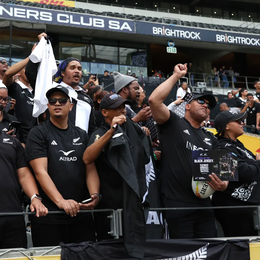 Thousands welcome All Blacks to Cape Town