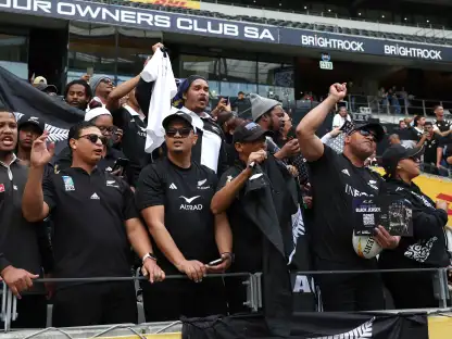 Thousands welcome All Blacks to Cape Town